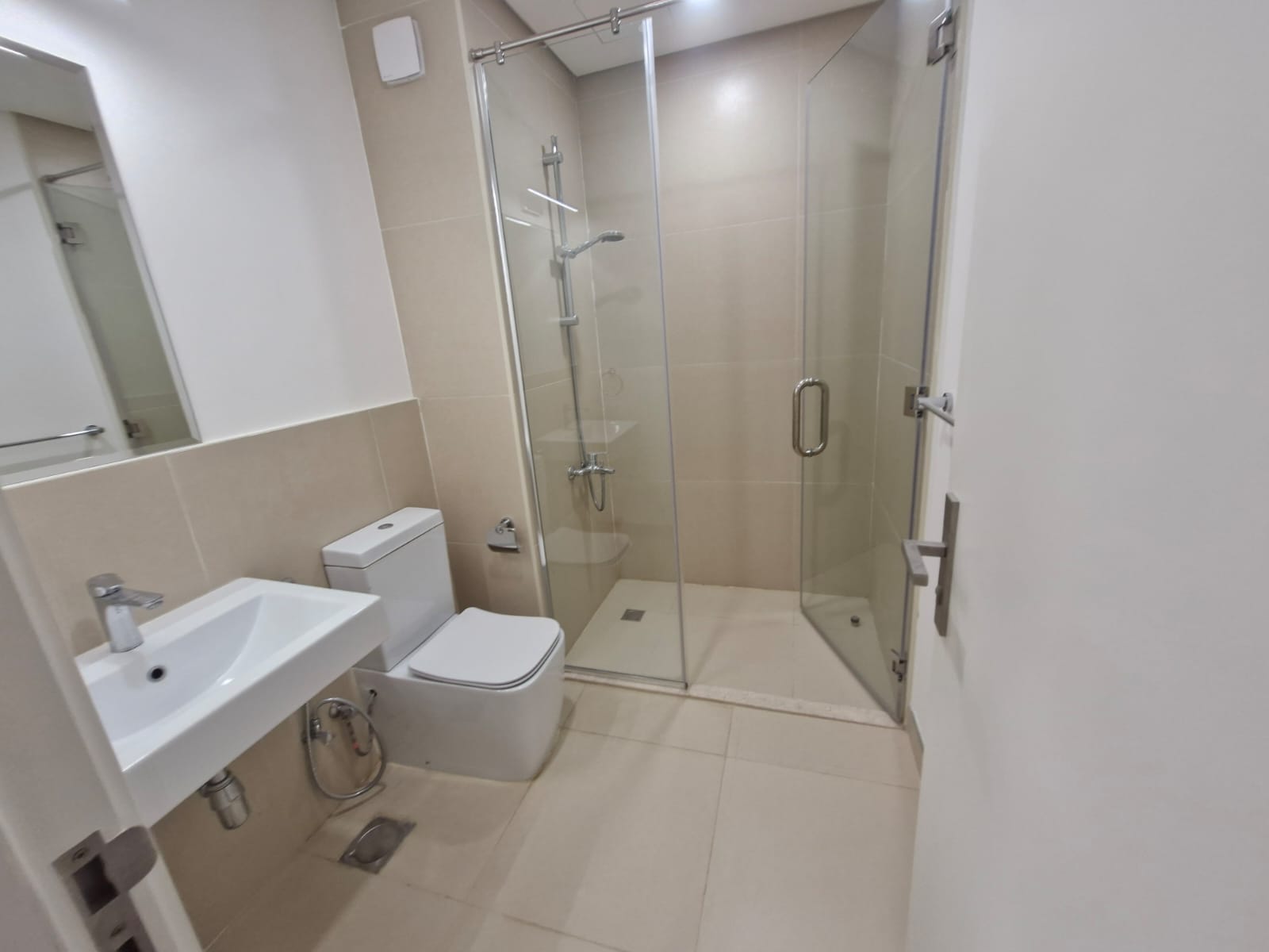 🏡 *Luxury Villa in Sedra – Roshn*    300 m² Modern Villa | Elegance Meets Functionality  